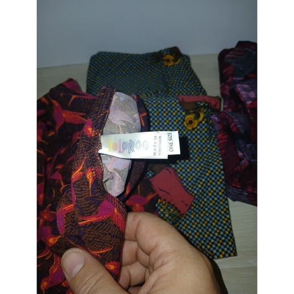 Lot Of 3 LuLaRoe Butter Soft Leggings Womens One Size Hummingbirds Skates Hearts - Picture 3 of 15